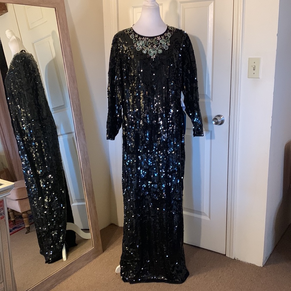 MAC DUGGAL
Beaded Neckline Long Sleeve Dress - Picture 4 of 15